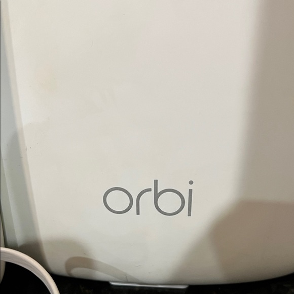 White Wireless Router System - Picture 7 of 7